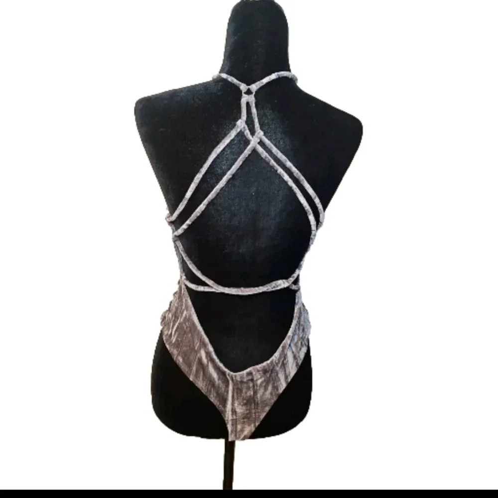 Out From Under Urban Outfitters Womens Gray Velvet Halter Party Bodysuit L - Picture 4 of 14
